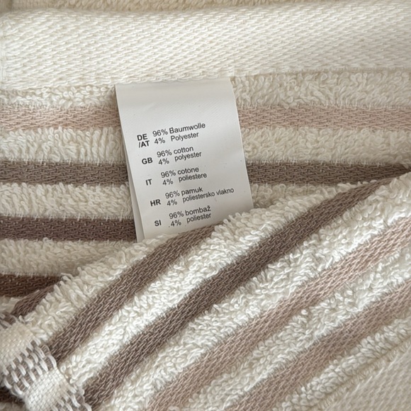 NWT Beige Striped Bath Towels! - Picture 15 of 16